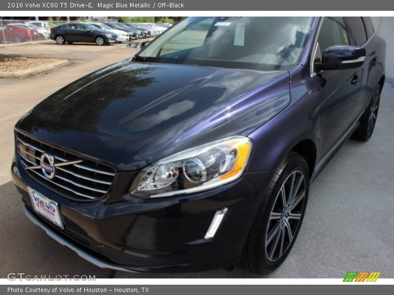 Magic Blue Metallic / Off-Black 2016 Volvo XC60 T5 Drive-E