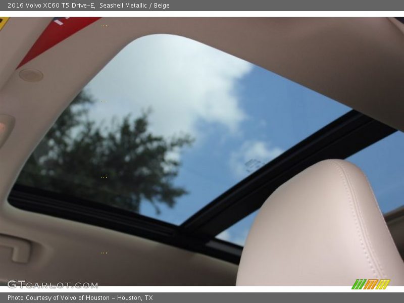 Seashell Metallic / Beige 2016 Volvo XC60 T5 Drive-E