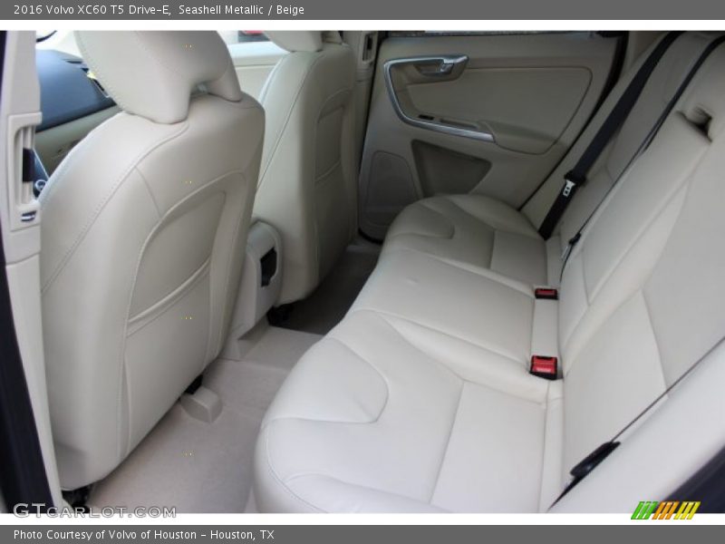Seashell Metallic / Beige 2016 Volvo XC60 T5 Drive-E