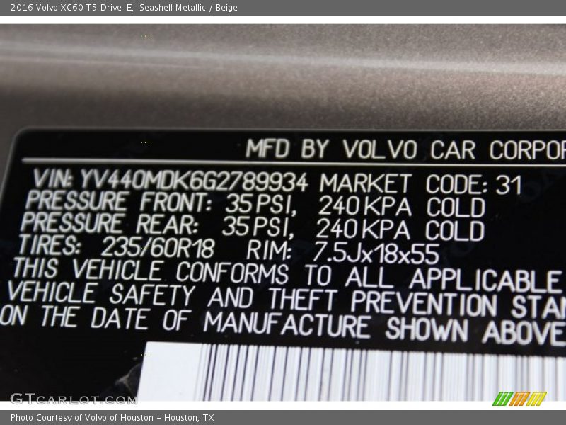 Seashell Metallic / Beige 2016 Volvo XC60 T5 Drive-E