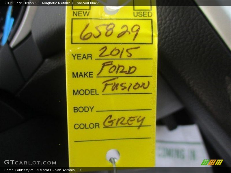 Magnetic Metallic / Charcoal Black 2015 Ford Fusion SE