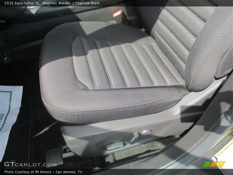 Magnetic Metallic / Charcoal Black 2015 Ford Fusion SE