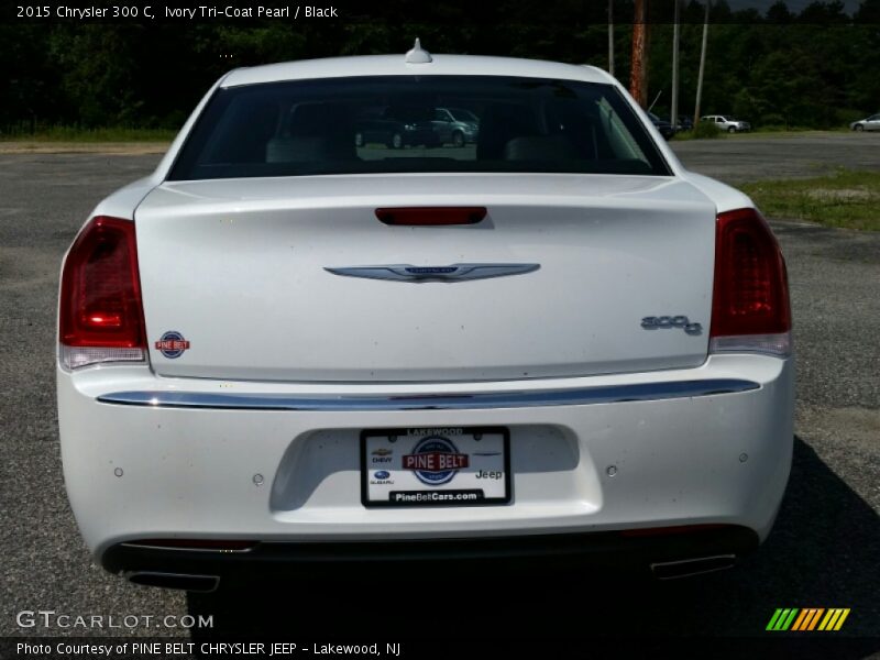 Ivory Tri-Coat Pearl / Black 2015 Chrysler 300 C