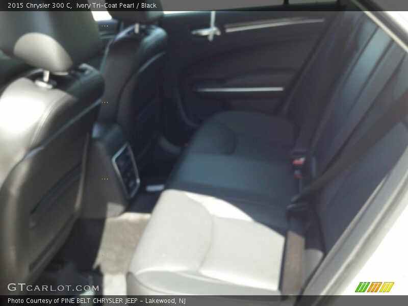 Ivory Tri-Coat Pearl / Black 2015 Chrysler 300 C