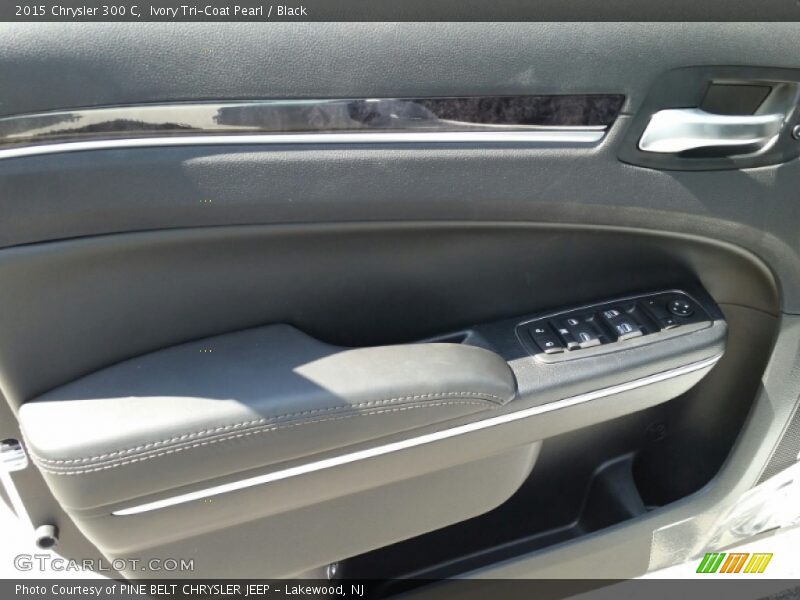 Ivory Tri-Coat Pearl / Black 2015 Chrysler 300 C