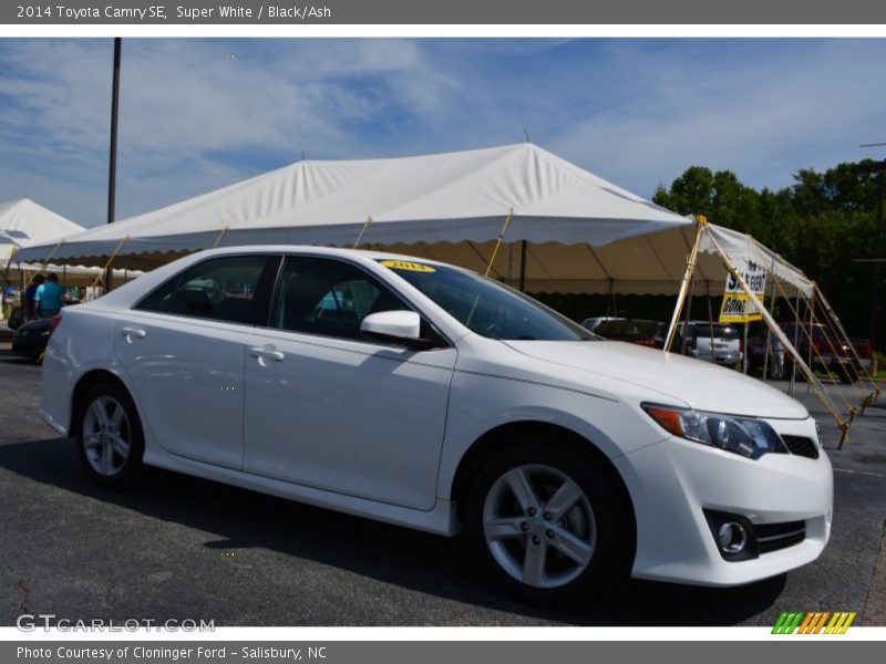 Super White / Black/Ash 2014 Toyota Camry SE
