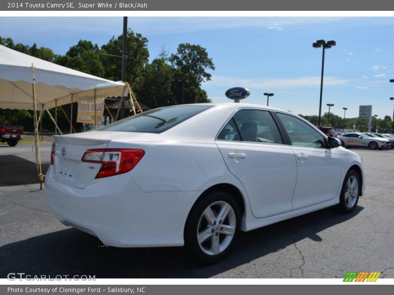 Super White / Black/Ash 2014 Toyota Camry SE