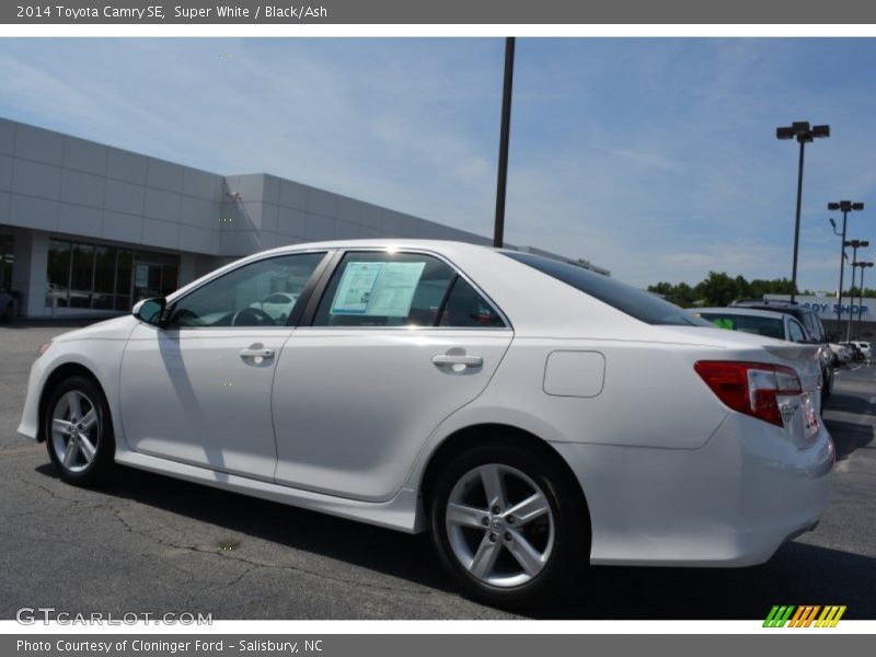 Super White / Black/Ash 2014 Toyota Camry SE
