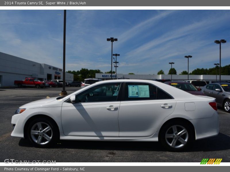 Super White / Black/Ash 2014 Toyota Camry SE
