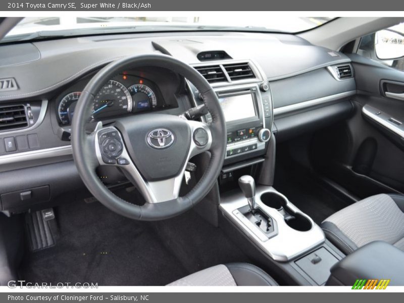 Super White / Black/Ash 2014 Toyota Camry SE