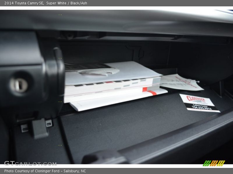 Super White / Black/Ash 2014 Toyota Camry SE