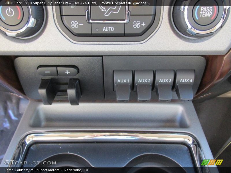 Controls of 2016 F350 Super Duty Lariat Crew Cab 4x4 DRW