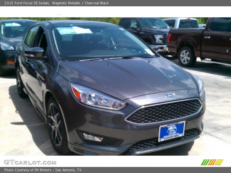 Magnetic Metallic / Charcoal Black 2015 Ford Focus SE Sedan