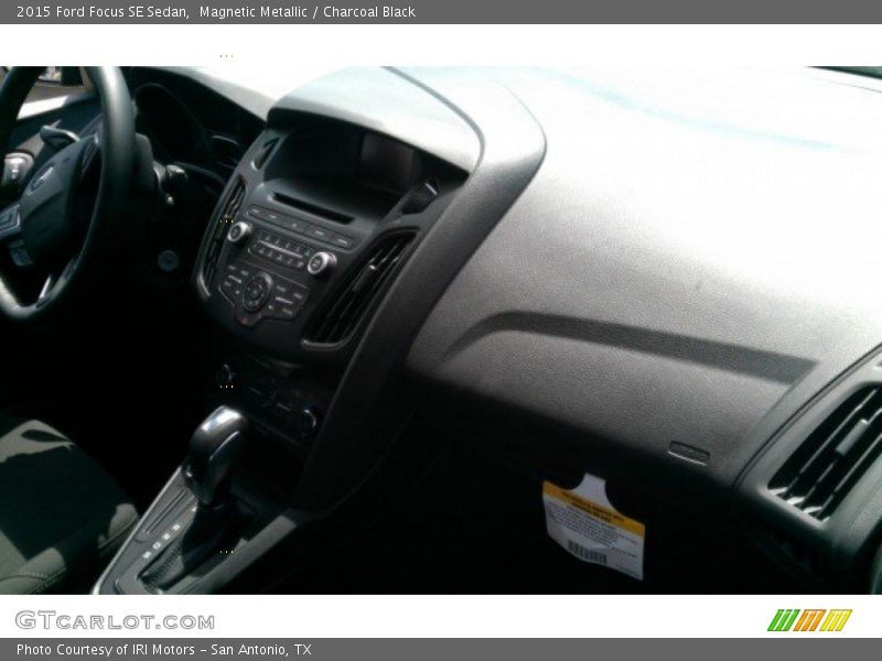 Magnetic Metallic / Charcoal Black 2015 Ford Focus SE Sedan