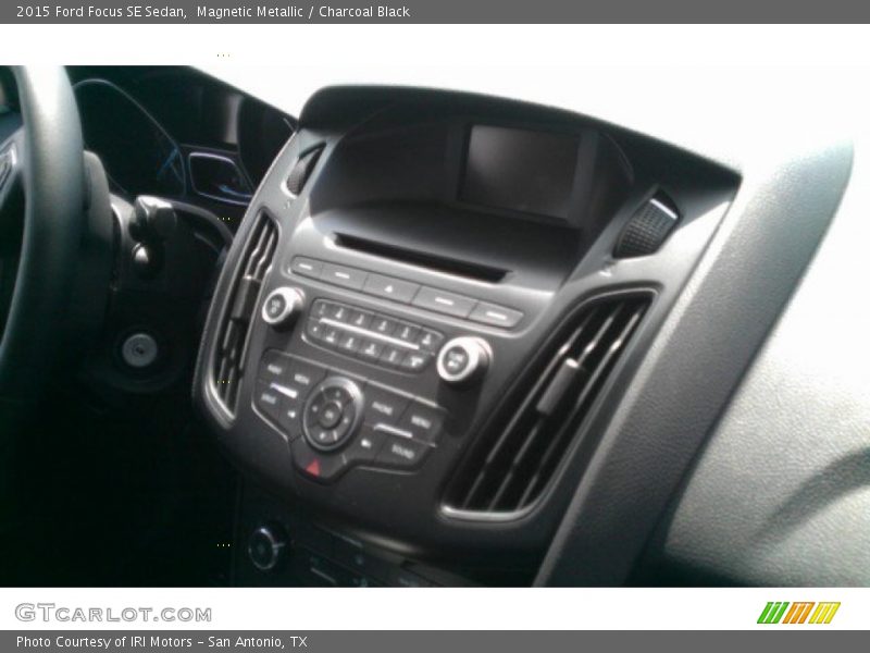 Magnetic Metallic / Charcoal Black 2015 Ford Focus SE Sedan