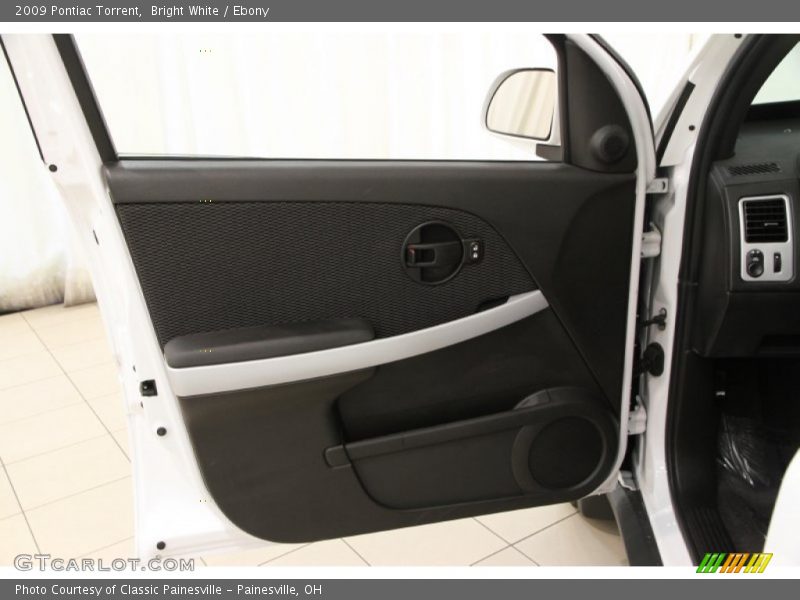 Bright White / Ebony 2009 Pontiac Torrent