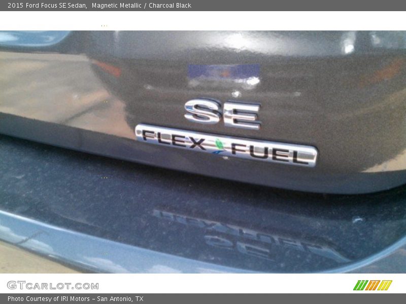 Magnetic Metallic / Charcoal Black 2015 Ford Focus SE Sedan