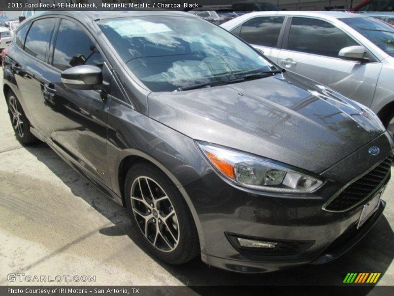 Magnetic Metallic / Charcoal Black 2015 Ford Focus SE Hatchback