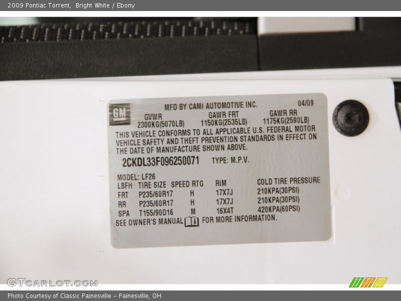 Bright White / Ebony 2009 Pontiac Torrent