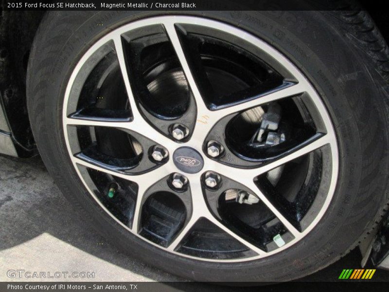Magnetic Metallic / Charcoal Black 2015 Ford Focus SE Hatchback