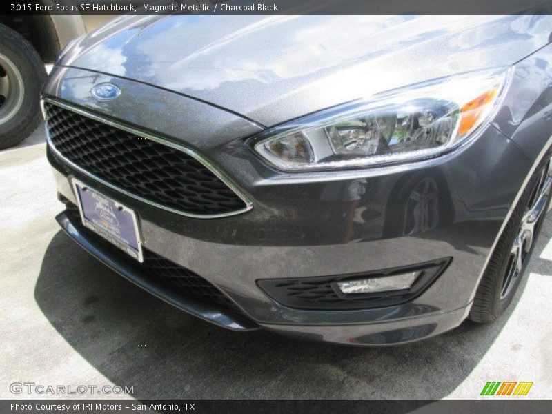 Magnetic Metallic / Charcoal Black 2015 Ford Focus SE Hatchback