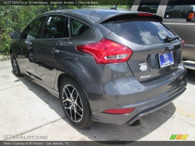 Magnetic Metallic / Charcoal Black 2015 Ford Focus SE Hatchback
