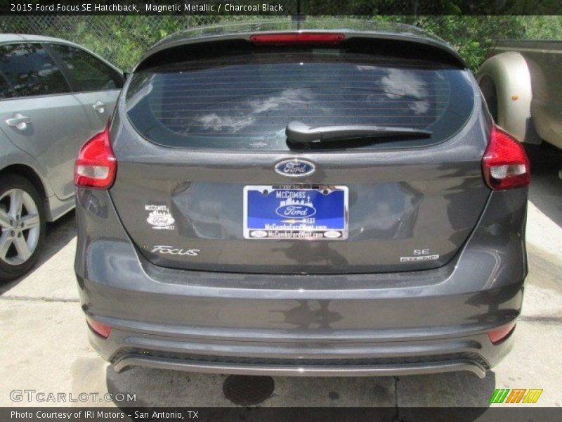 Magnetic Metallic / Charcoal Black 2015 Ford Focus SE Hatchback