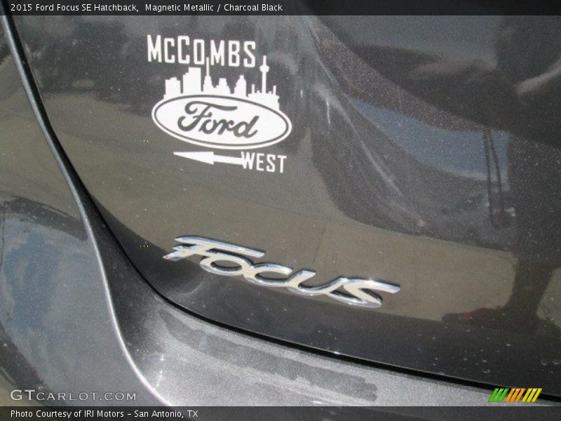 Magnetic Metallic / Charcoal Black 2015 Ford Focus SE Hatchback