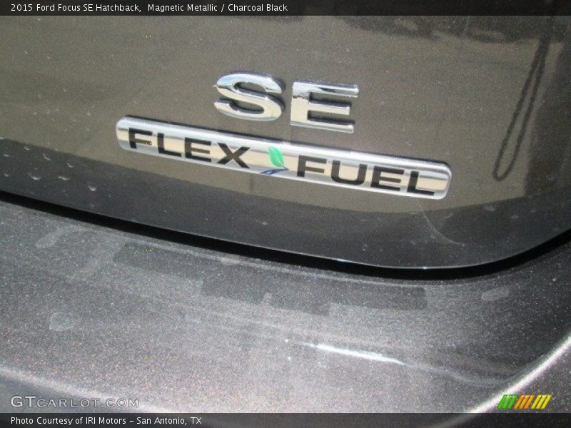 Magnetic Metallic / Charcoal Black 2015 Ford Focus SE Hatchback