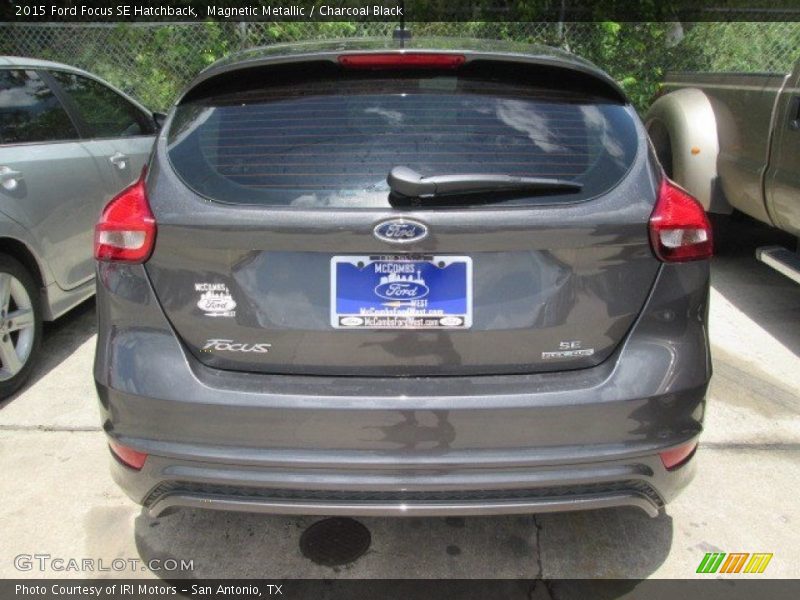 Magnetic Metallic / Charcoal Black 2015 Ford Focus SE Hatchback