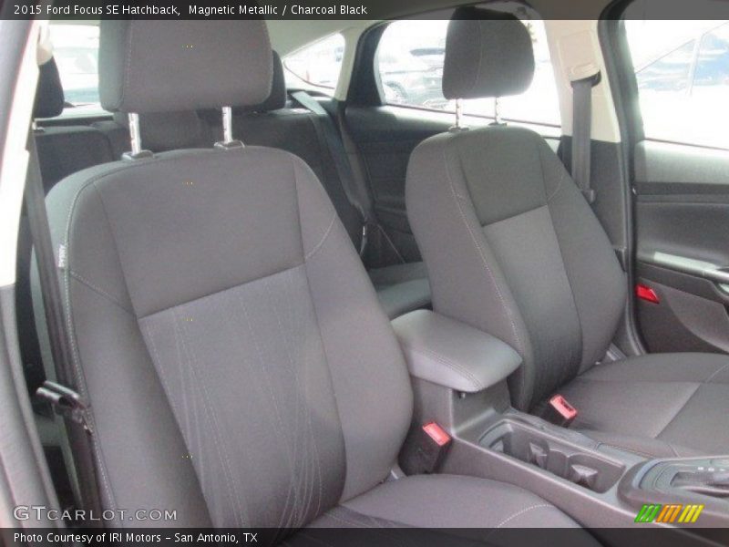 Magnetic Metallic / Charcoal Black 2015 Ford Focus SE Hatchback