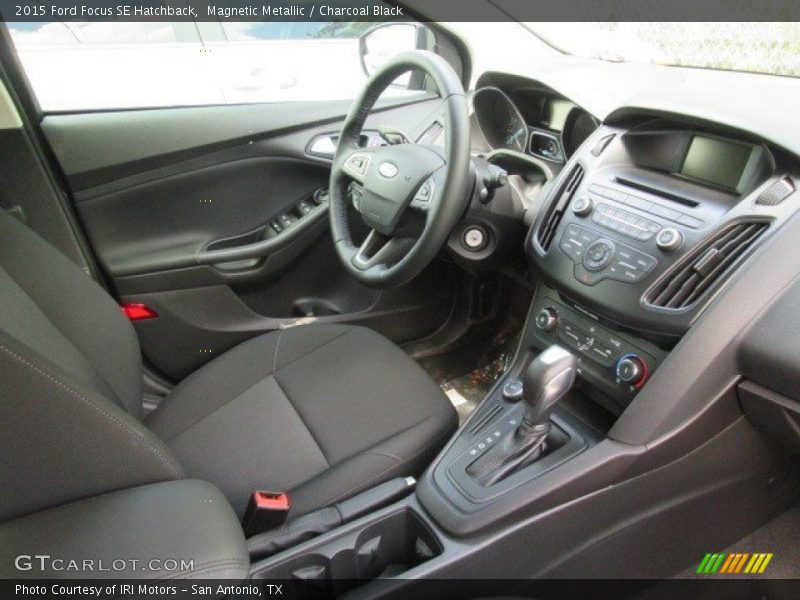 Magnetic Metallic / Charcoal Black 2015 Ford Focus SE Hatchback