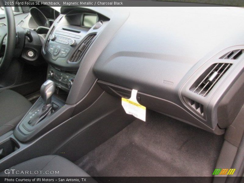 Magnetic Metallic / Charcoal Black 2015 Ford Focus SE Hatchback