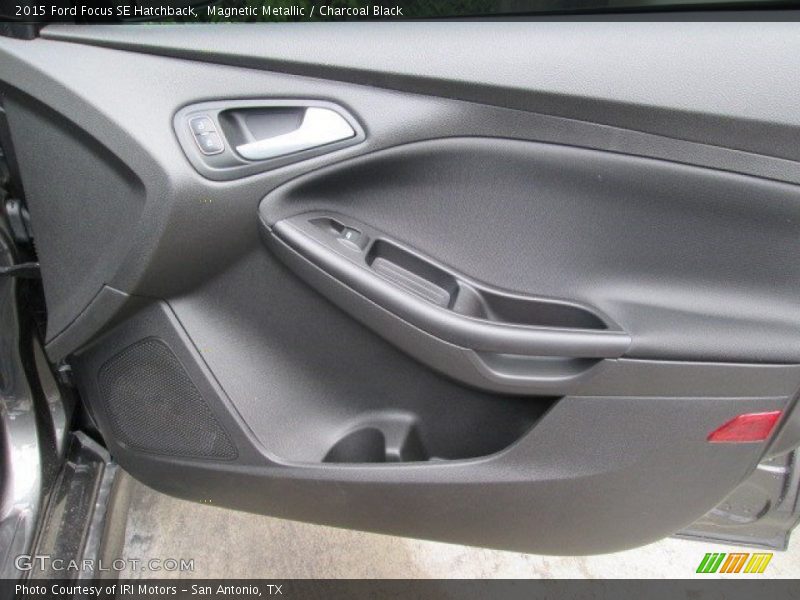 Magnetic Metallic / Charcoal Black 2015 Ford Focus SE Hatchback