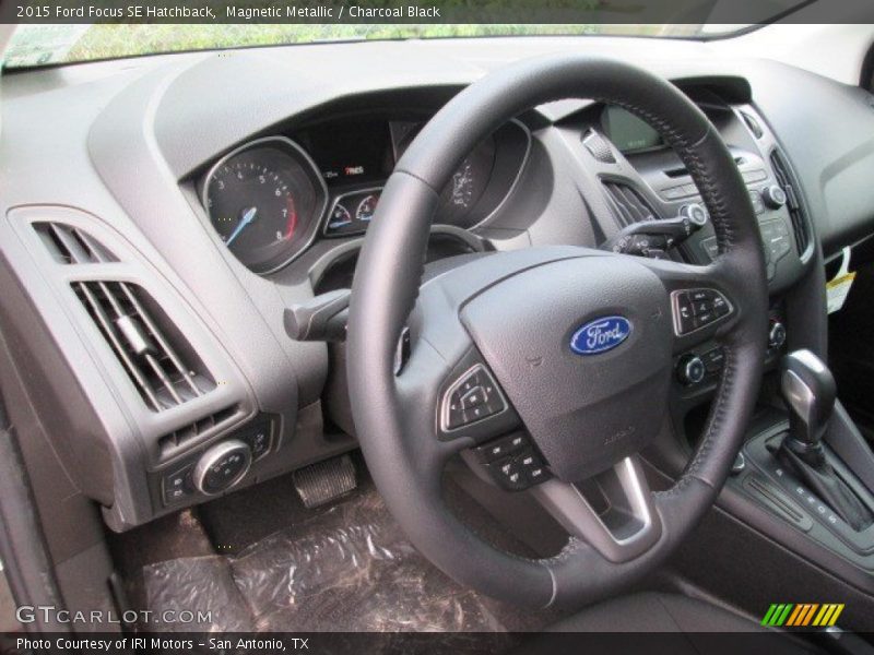 Magnetic Metallic / Charcoal Black 2015 Ford Focus SE Hatchback