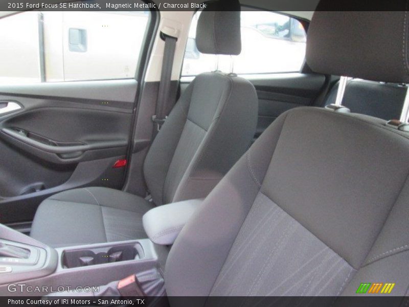 Magnetic Metallic / Charcoal Black 2015 Ford Focus SE Hatchback