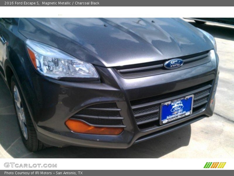 Magnetic Metallic / Charcoal Black 2016 Ford Escape S