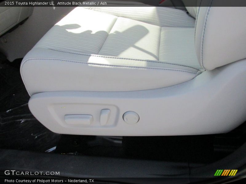Attitude Black Metallic / Ash 2015 Toyota Highlander LE