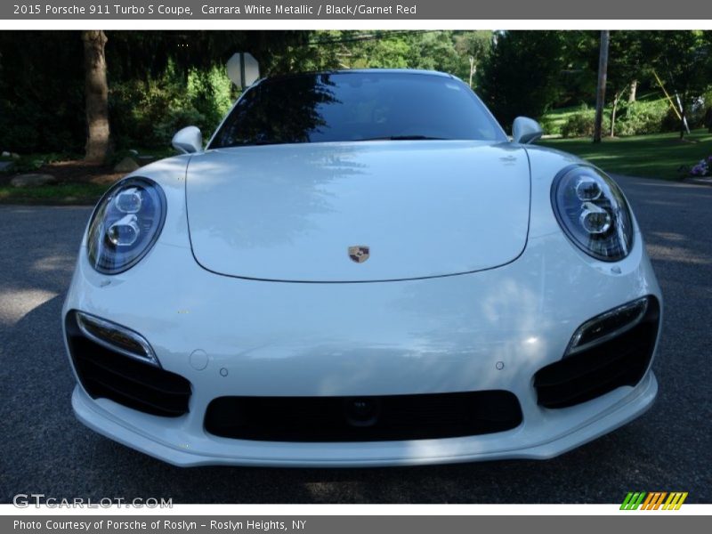 Carrara White Metallic / Black/Garnet Red 2015 Porsche 911 Turbo S Coupe