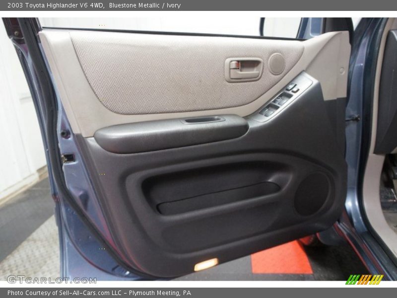 Bluestone Metallic / Ivory 2003 Toyota Highlander V6 4WD
