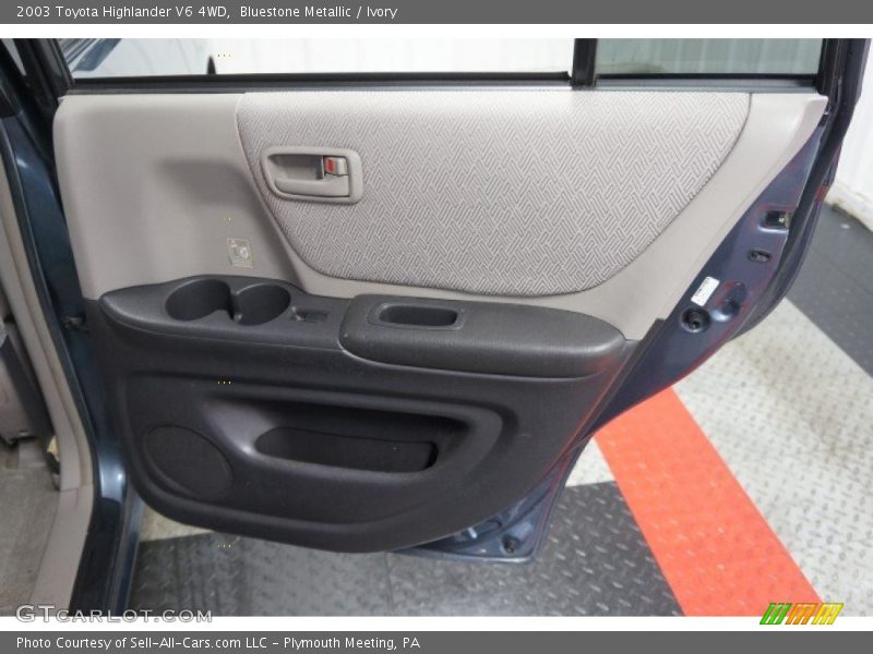 Bluestone Metallic / Ivory 2003 Toyota Highlander V6 4WD