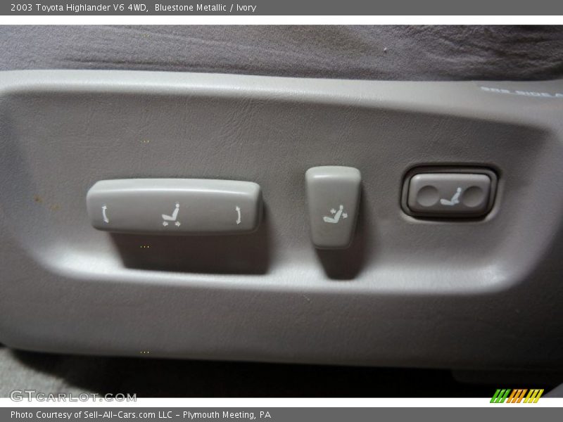 Bluestone Metallic / Ivory 2003 Toyota Highlander V6 4WD