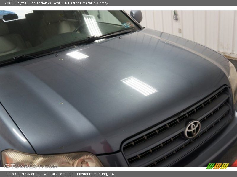 Bluestone Metallic / Ivory 2003 Toyota Highlander V6 4WD