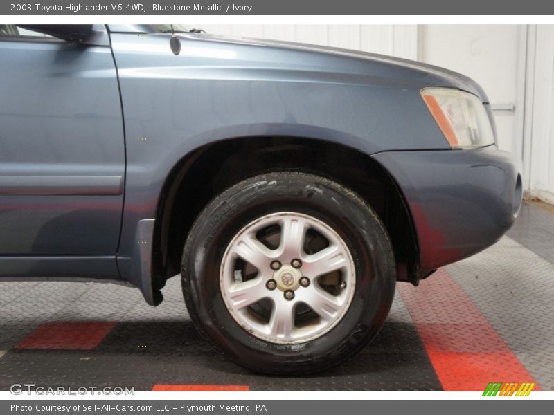 Bluestone Metallic / Ivory 2003 Toyota Highlander V6 4WD