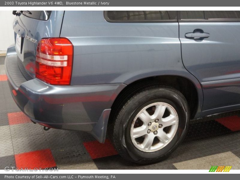 Bluestone Metallic / Ivory 2003 Toyota Highlander V6 4WD