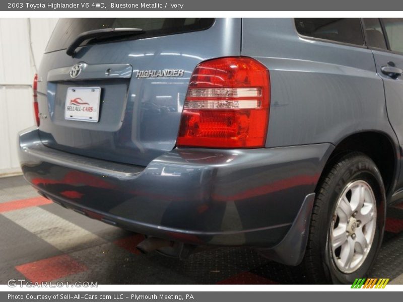 Bluestone Metallic / Ivory 2003 Toyota Highlander V6 4WD