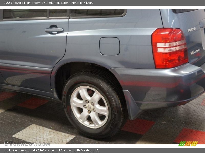 Bluestone Metallic / Ivory 2003 Toyota Highlander V6 4WD