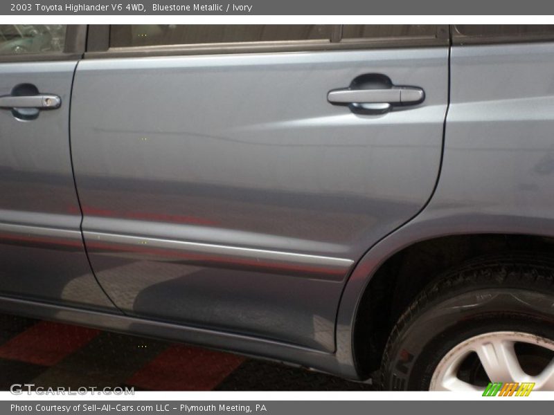 Bluestone Metallic / Ivory 2003 Toyota Highlander V6 4WD