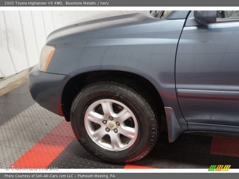Bluestone Metallic / Ivory 2003 Toyota Highlander V6 4WD