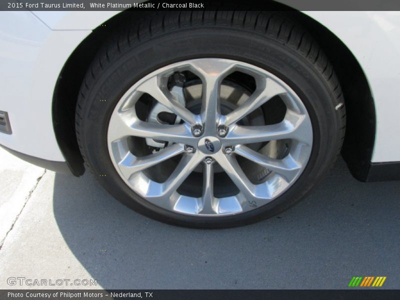 White Platinum Metallic / Charcoal Black 2015 Ford Taurus Limited